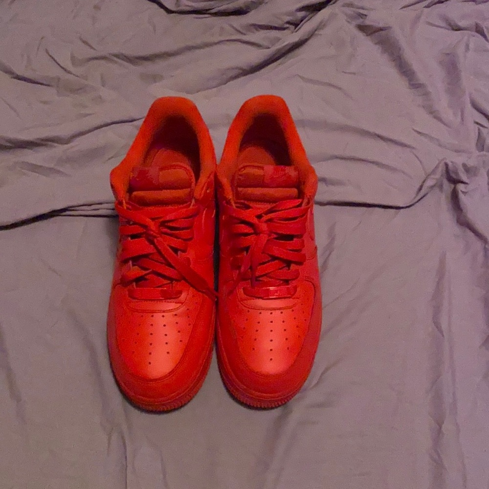 Red low top af1s/ sz - us 11 /